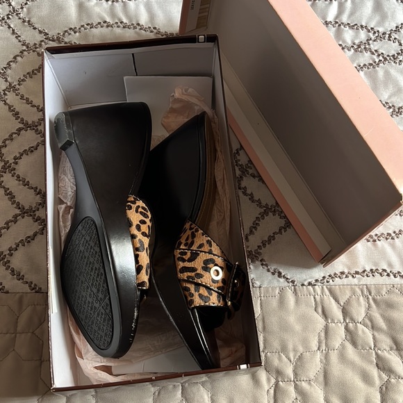 NWT Bandolino Leopard Wedge Sandal High Heels Women Size 8 - Picture 6 of 6